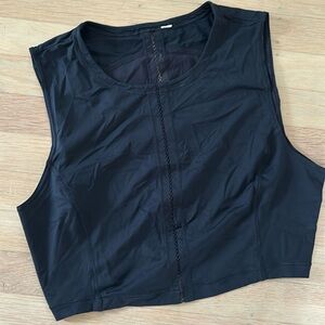 Black cropped lululemon top